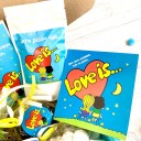 Подарунковий бокс "Love is... (Кохання це...)" Подарунковий бокс "Love is... (Кохання це...)"